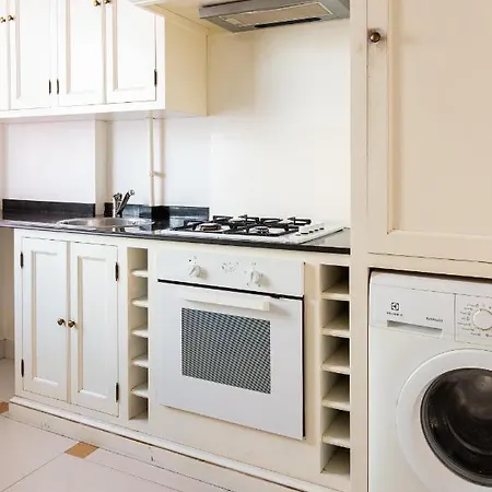 Down Town 1br W Self Check In * Bucharest
